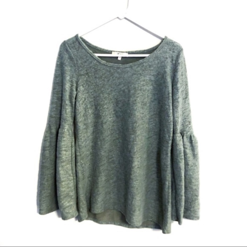 Andreé by Unit Bell Sleeve Top
